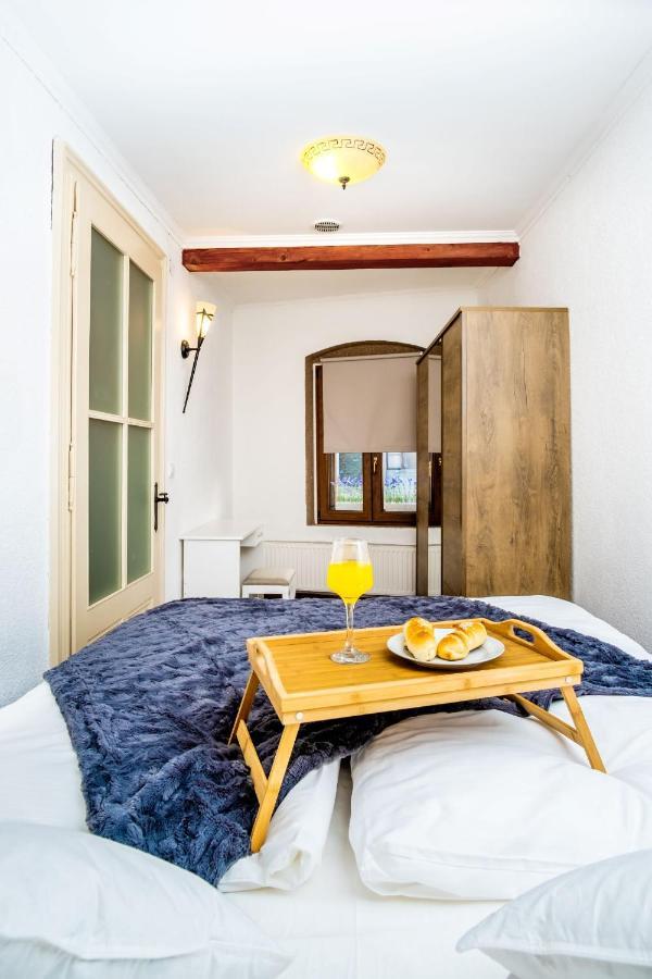 Zollus House Tvrda Apartment Osijek Exterior photo